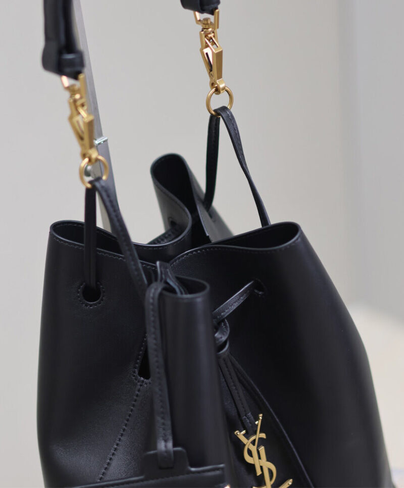 Saint Laurent Paris Vii Pochon In Lambskin Black